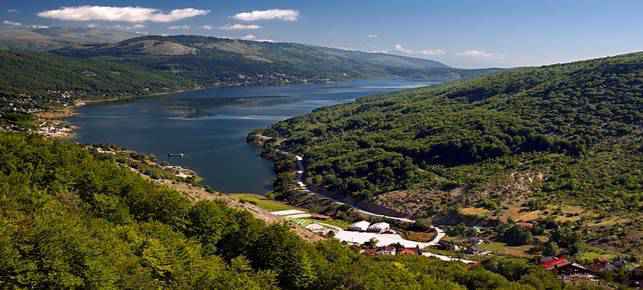 Dosya:20090714 Mavrovo panoramic summer.jpg