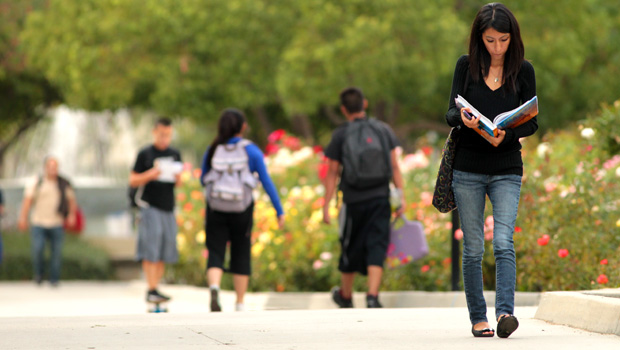 http://www.fresnostatenews.com/wp-content/uploads/students-on-campus.jpg